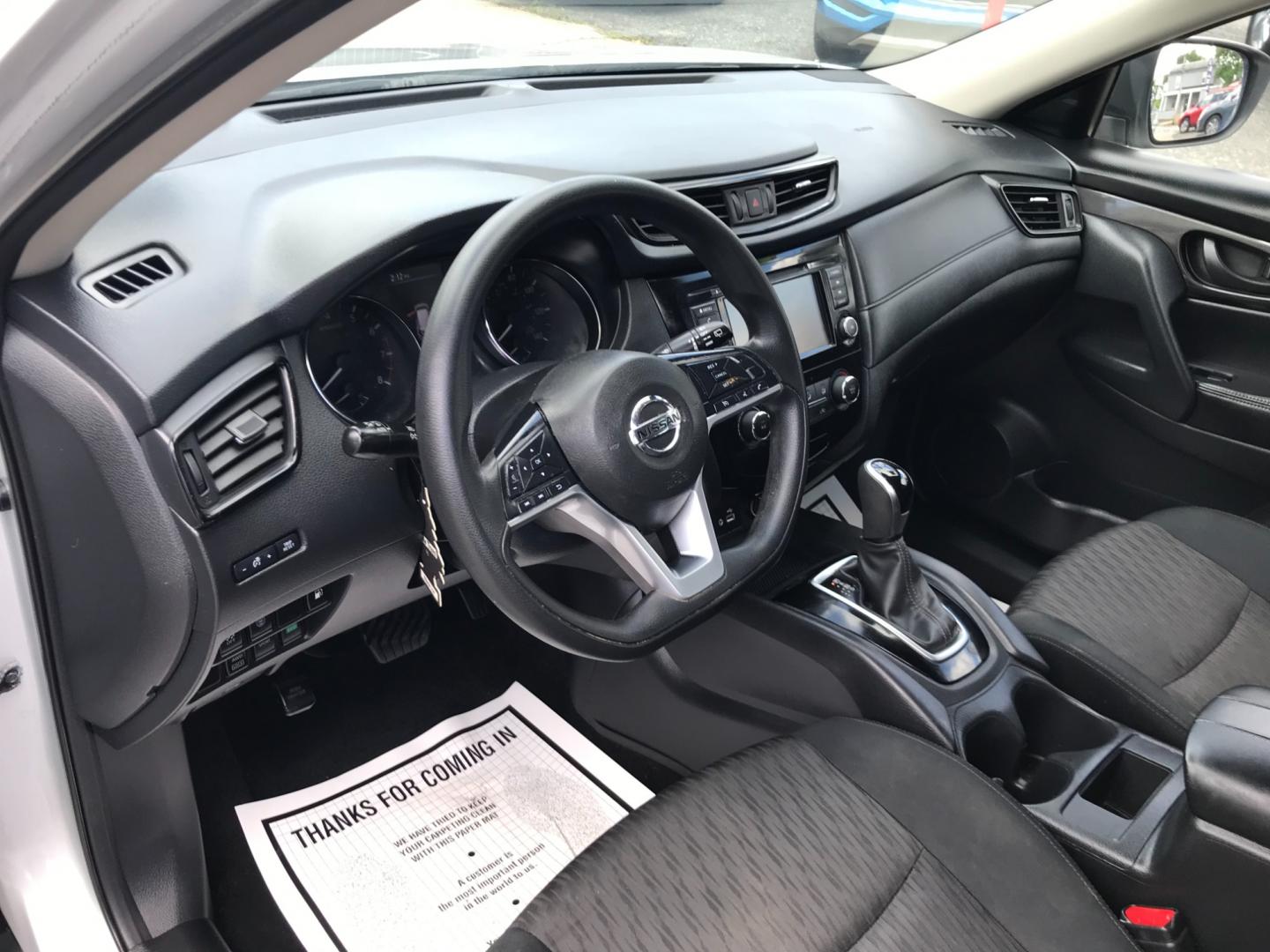 2019 Silver /Gray Nissan Rogue S (5N1AT2MV5KC) with an 2.5 V4 engine, Automatic transmission, located at 577 Chester Pike, Prospect Park, PA, 19076, (610) 237-1015, 39.886154, -75.302338 - Photo#10